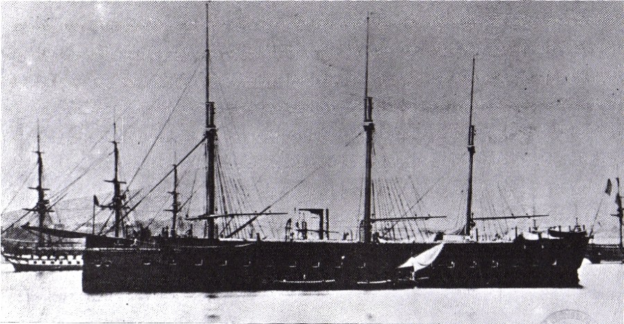上图：1860年下水的第一艘铁甲舰，法国光荣号（Gloire anchored）。