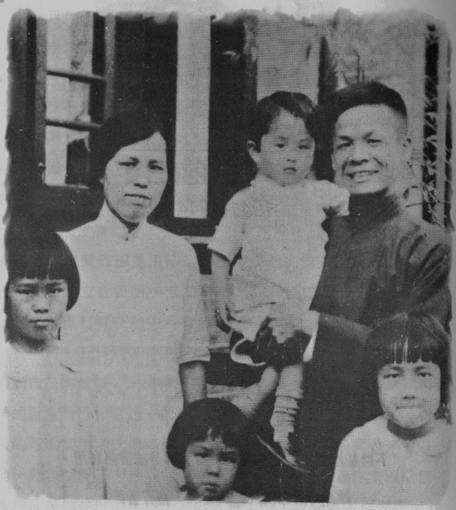 上图：一九四零年，宋尚节全家合影。