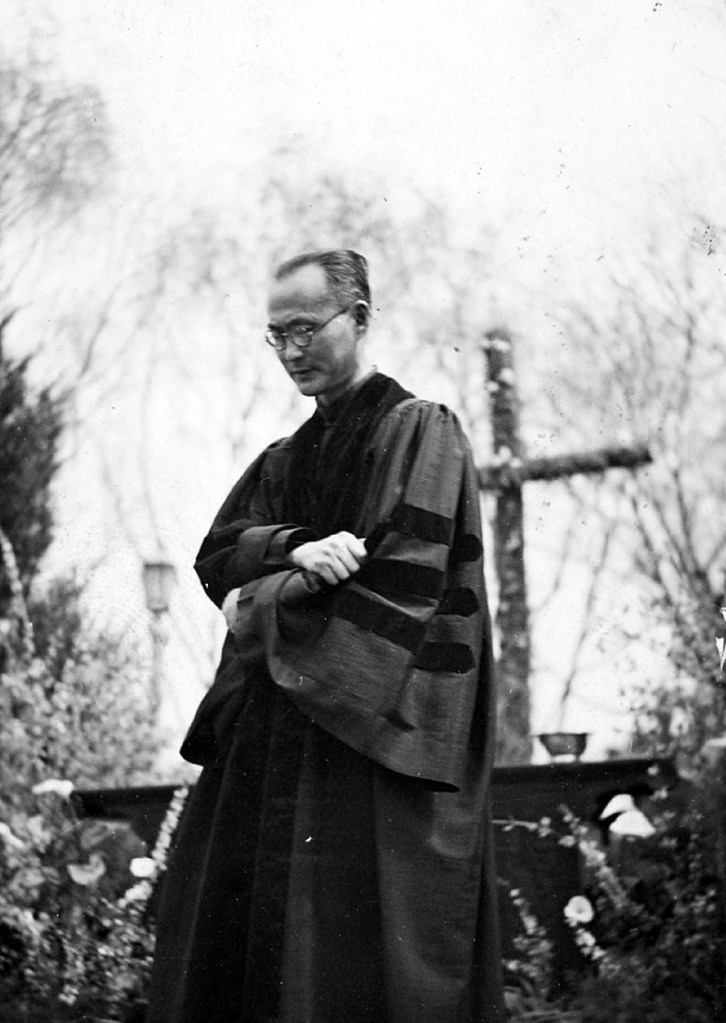 上图：基督教理性主义者赵紫宸（1888-1979年），1928年开始担任燕京大学宗教学院院长，一直到1952年燕京大学被关闭。1948年8月，他担任普世基督教协进会（WCC）成立大会的6位主席之一。1949年9月，他是中国人民政治协商会议第一届全国会议基督教界五位代表之一。在1951年的思想改造运动中，他成为被批判的对象。1954年，他当选为中国基督教三自爱国运动委员会常务委员。尽管他竭力与政府保持一致，但并没有逃过文革期间的残酷迫害和羞辱。