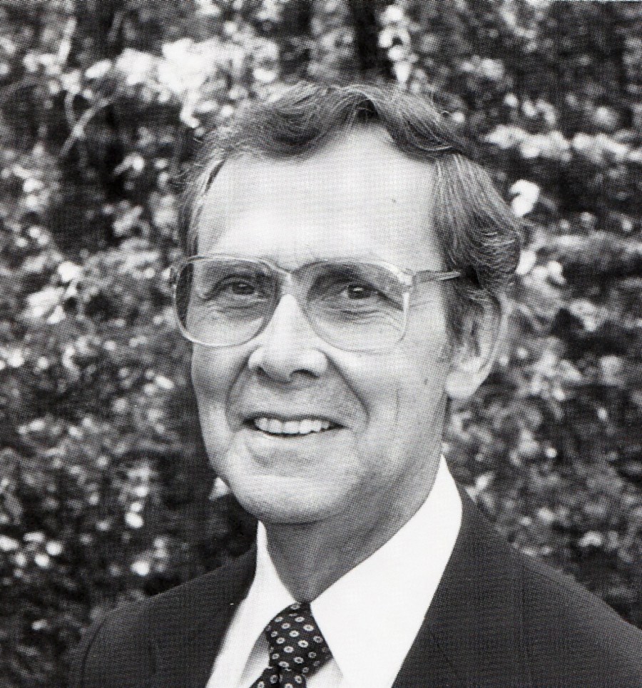 上图：《讲道与圣经神学 Preaching and Biblical Theology》的作者埃德蒙·克罗尼（Edmund P. Clowney，1917-2005年）是威斯敏斯特神学院的首任院长（1966-1984年，之前没有院长），带领威斯敏斯特神学院走向全盛。