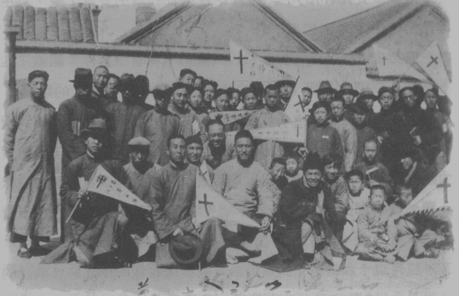 上图:一九三四年,宋尚节在山东烟台领会,会后与李继圣及布道团团员合影。